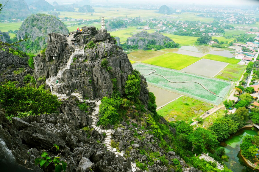 Ninh Binh Hang Mua Hiking