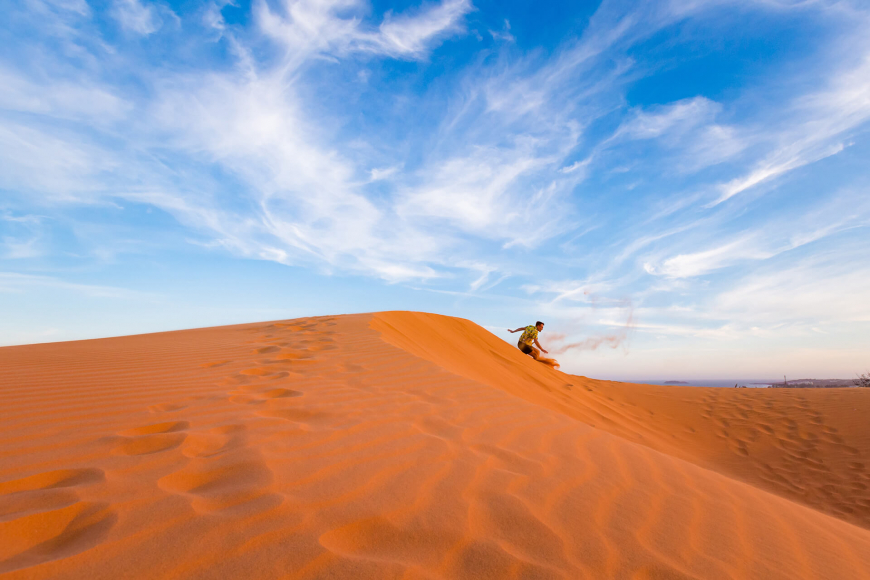 Mui Ne - Sandboarding