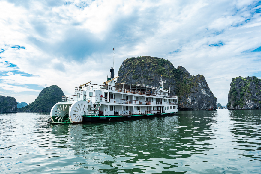 halong bay vietnam tourism